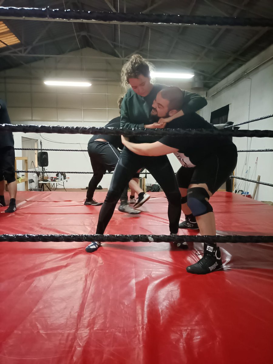 TyrisWrestling's tweet photo. Ayer la voluntaria de la asociación @amics_eu, Maca Marinkovic 🇲🇰, hizo su primera clase de iniciación al pro-wrestling.
Gracias al proyecto #WrestlingCLUSION estamos colaborando con entidades y gente de diferentes perfiles.
#EUROPEANSOLIDARITYCORPS 🇪🇺 #ESC #SOLIDARITYPROJECT https://t.co/7Zefq6ZIcd