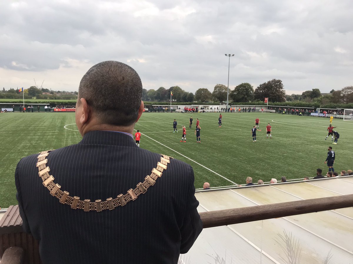 tonylouki's tweet photo. A great club with a big, big attitude, not least their youth sides. Held their own in half a dozen @EmiratesFACup Preliminaries this season. Welcoming hosts to @LBofHounslow #56thMayor @bishnug58, @Raghwinder5, @GuyLambert, @CllrAlanMitch, @EmmaSiddhu and me. COY Eagles 🦅 https://t.co/Mg00BTUJ0P