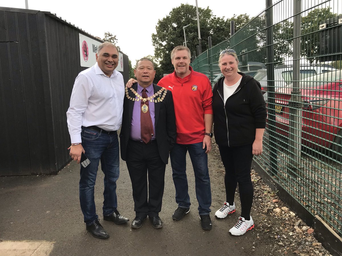 tonylouki's tweet photo. A great club with a big, big attitude, not least their youth sides. Held their own in half a dozen @EmiratesFACup Preliminaries this season. Welcoming hosts to @LBofHounslow #56thMayor @bishnug58, @Raghwinder5, @GuyLambert, @CllrAlanMitch, @EmmaSiddhu and me. COY Eagles 🦅 https://t.co/Mg00BTUJ0P