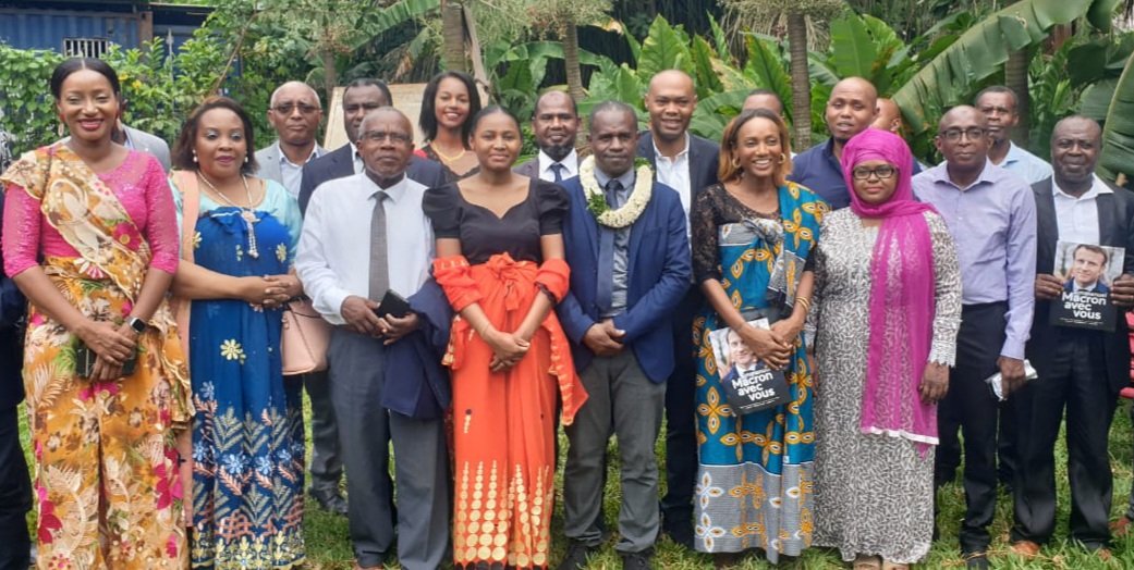 modem976's tweet photo. La campagne s'intensifie à Mayotte ! A l'instar de #DzaoudziLabattoir la semaine dernière et aujourd'hui, #Chiconi a tenu sa première rencontre de comité de soutien pour la réélection d'Emmanuel Macron,
impulsé par le Maire Mohamadi Madi Ousseni. 
#5ansdeplus #AvecVous https://t.co/hw07ycprd3