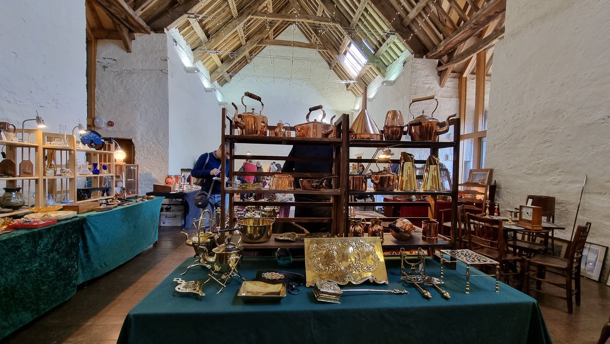 Dunster_Info's tweet photo. Beautiful day for the Antiques Fair in the Tithe Barn in Dunster, open until 4pm!
#Dunster #DunsterVillage #DunsterInfo #dunstertithebarn #tithebarn #antiquesfair https://t.co/bnfGNT06vZ
