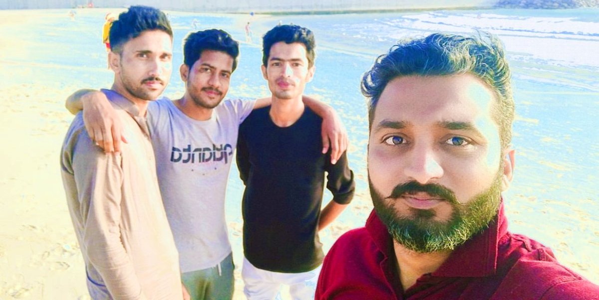 safwatmunir63's tweet photo. دوستی سچی ہونی چاہئے ، پکی تو سڑکیں بھی ہوتی ہیں۔👬
#safwat #munir #VisitDubai https://t.co/ZyofAYLKGV