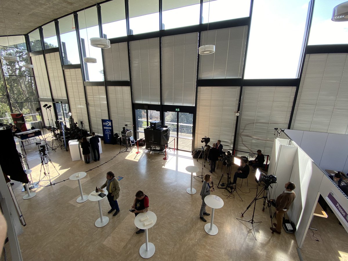 jul_rausis's tweet photo. Les jeux sont faits! La @RTSinfo est de la partie et vous fait vivre ces élections cantonales vaudoises #ECVD22. Résultats, analyses, réactions 🎤🎥👩‍💻 https://t.co/eVQilt3AKm