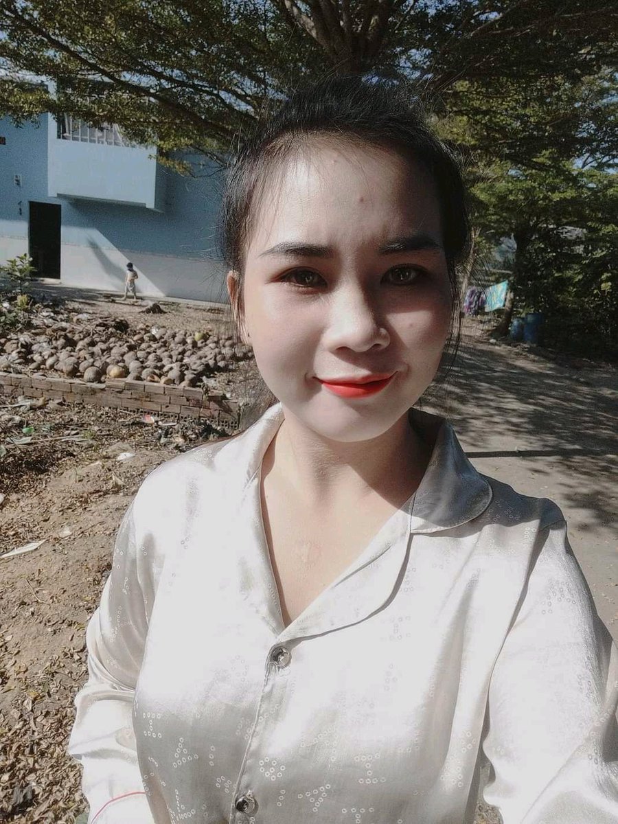 Đái bậy vậy đó may còn nhỏ
Lớn là tới công chiện với tui