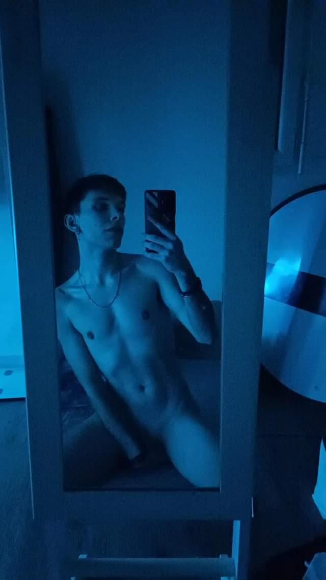 TristanFTwinks's tweet photo. A 45 rt je vous montrerai ce qui se cache sous ma main 😘😏 https://t.co/ocDY88zPAX