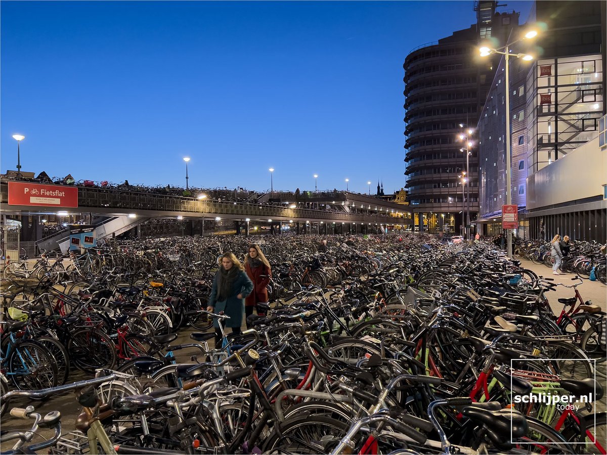 schlijper's tweet photo. The “Fietsflat”: a 2500 bicycle parking for temporary use opened in 2001 and instead of removing the structure in 2004 it’s still in use 21 years later.
19.03.2022 19:33 #Amsterdam #fietsflat #bikeAMS #cycling #bicycles https://t.co/fMbcjvnNle