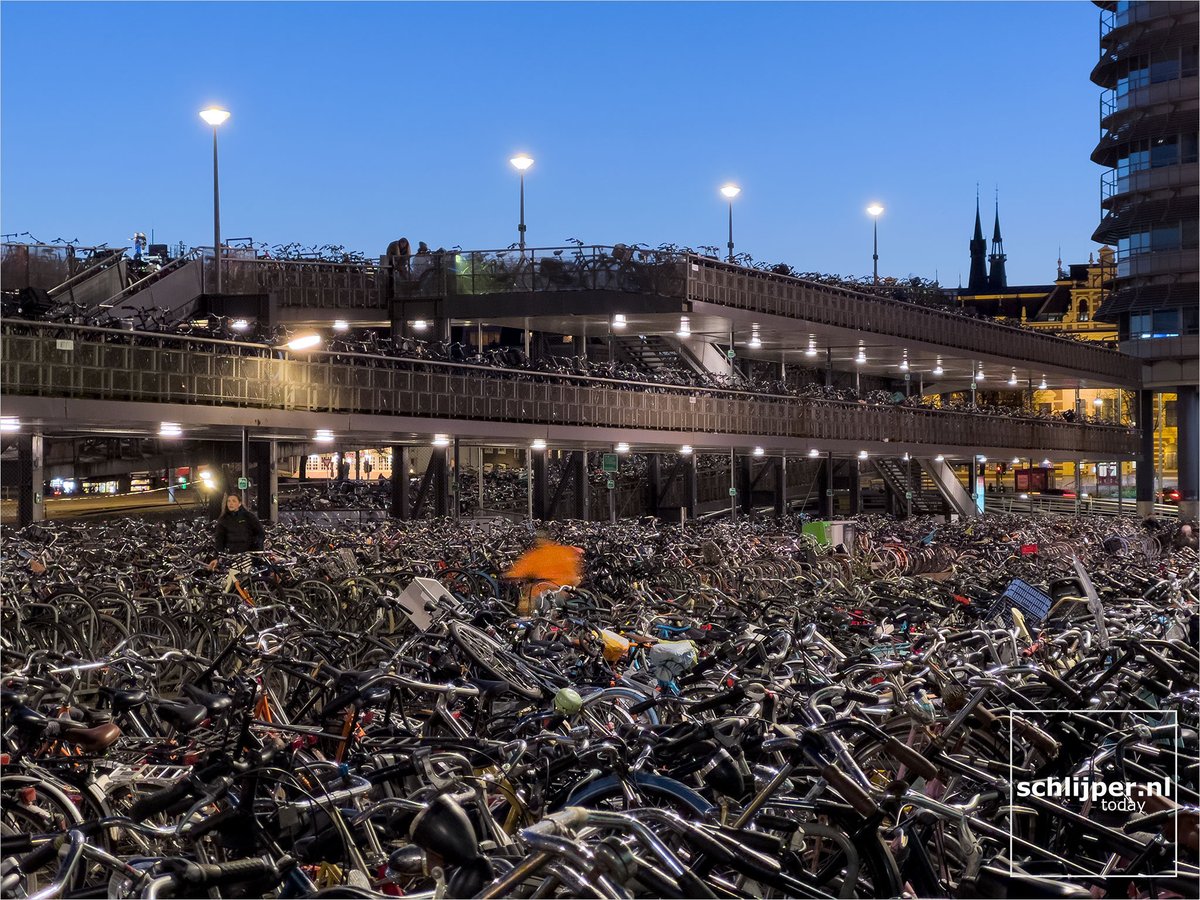 schlijper's tweet photo. The “Fietsflat”: a 2500 bicycle parking for temporary use opened in 2001 and instead of removing the structure in 2004 it’s still in use 21 years later.
19.03.2022 19:33 #Amsterdam #fietsflat #bikeAMS #cycling #bicycles https://t.co/fMbcjvnNle
