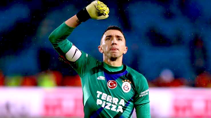 Mekanın Sahibi Geri döndü hoşgeldin kaptan #Muslera
