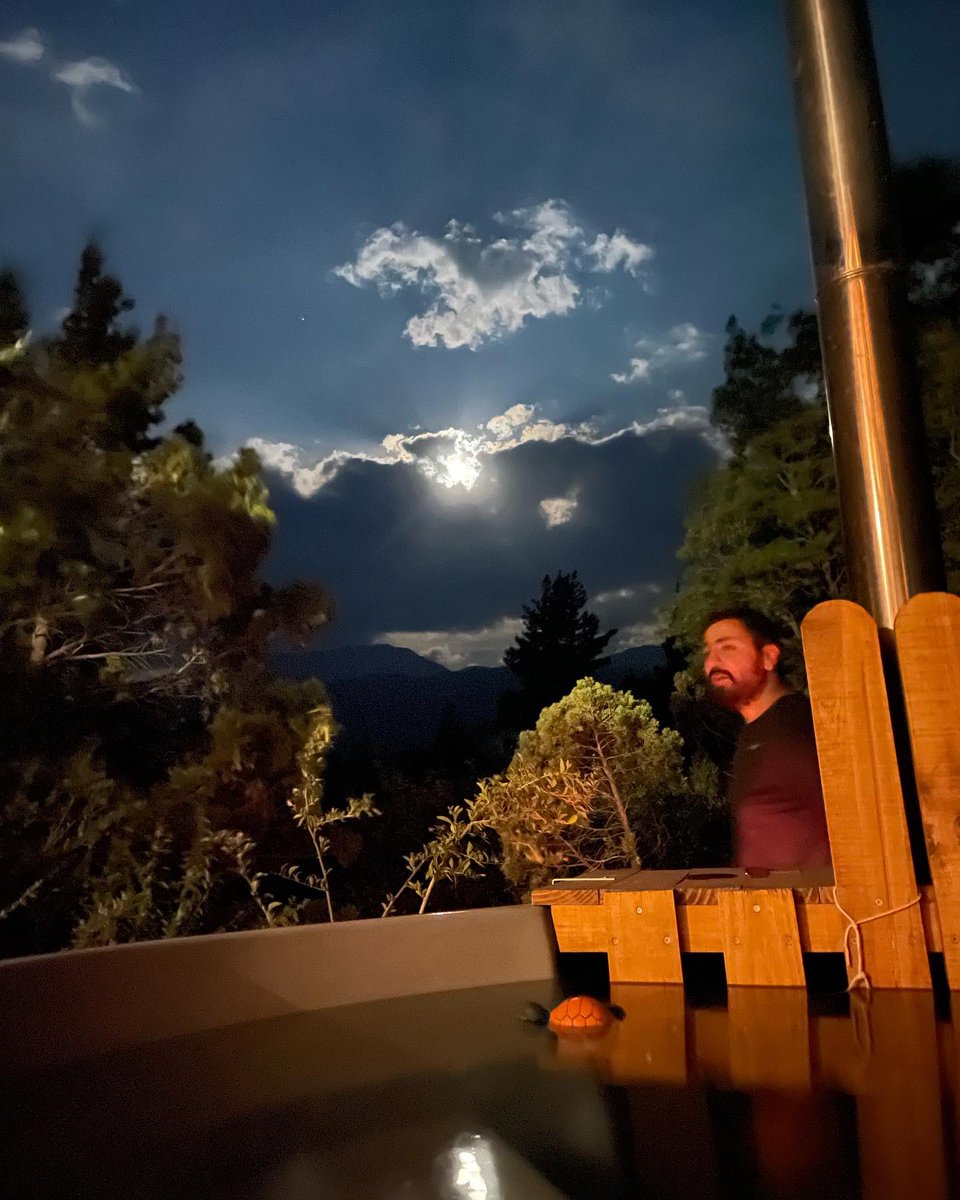 AlIrarrazaval's tweet photo. Este es un amanecer de Luna.
#LaMontañaMiRefugio https://t.co/eeUMcODXhf