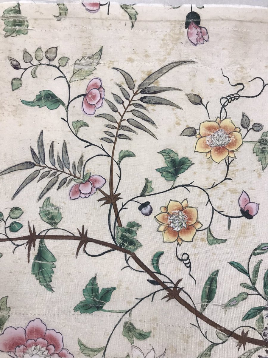 The absolute delight of Chinese painted silks! #chineseexportart #eighteenthcentury