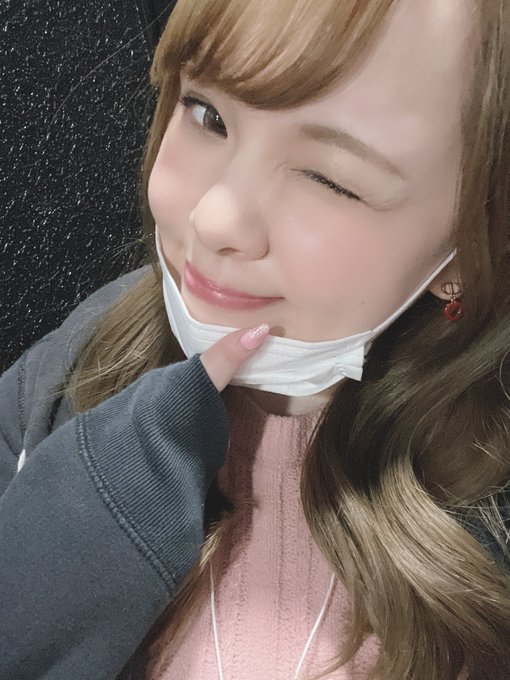 キューティースマイル撮影会ありがとうございました😊💕いつも時間が経つのが早いなぁって感じる&hellip;差し入れに頂いたお寿司を食べながら帰宅します👼🏻🍣次の時は名古屋も行けるといいな🥺✨ https://t.c