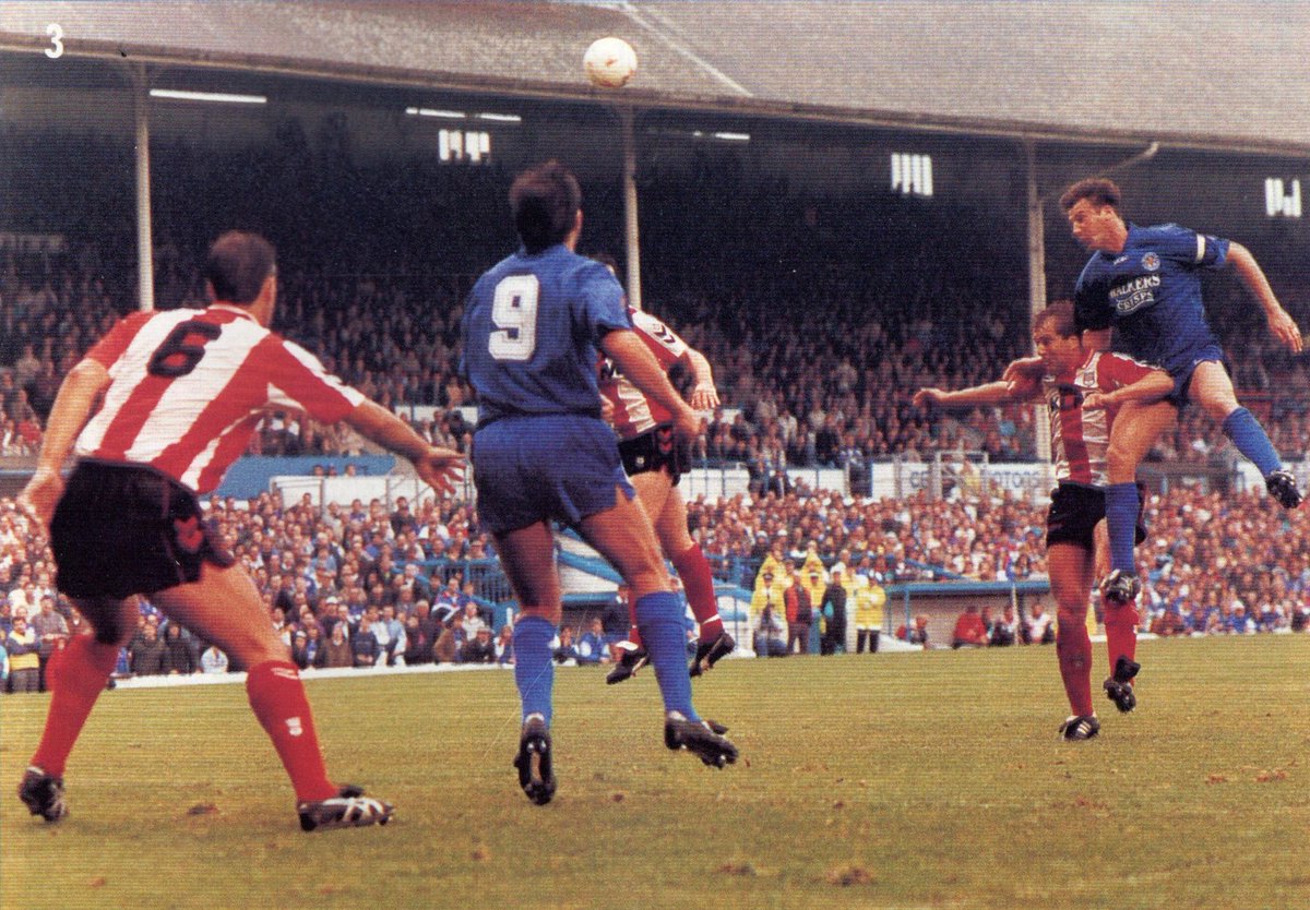 LCFCprogs's tweet photo. #FosseGold 🦊
19th Sep 1992
#LCFC v #BrentfordFC
Despite the best efforts of @SteveWalsh5 and #BobbyDavison, the Bees’ defence holds firm and a stalemate ensues..
FT: 0-0
#LeiBre #SteveWalsh https://t.co/XbEZOUdKmG