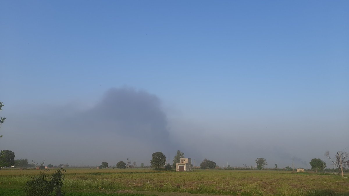 SangamShera's tweet photo. These are some views of @IndianOilcl Panipat chimneys throwing out tones of pollutants in our left out lame nature (destroyed by so called Harmful Industrialists), this is disturbing our crops and our people's health. Please help🙏🏻 @CPCB_OFFICIAL @OfficialBKU @RakeshTikaitBKU https://t.co/NdM4D5Ke7U