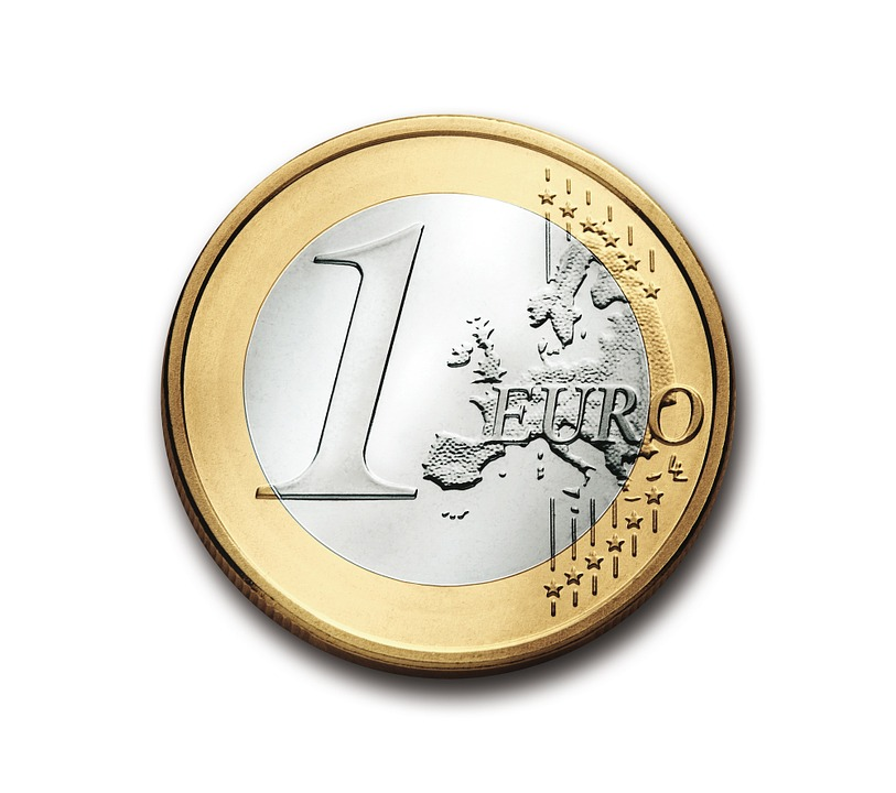 Minaluisita1's tweet photo. ¿Sabías que detrás de cada 100 € que tienes en tu cuenta corriente solo hay 1 € del @ecb?
Eso es lo que se llama el Ceficiente de Reserva, que en Europa es del 1% 
También llamado estafa piramidal.
#bitcoin https://t.co/RTKnHYMgaH