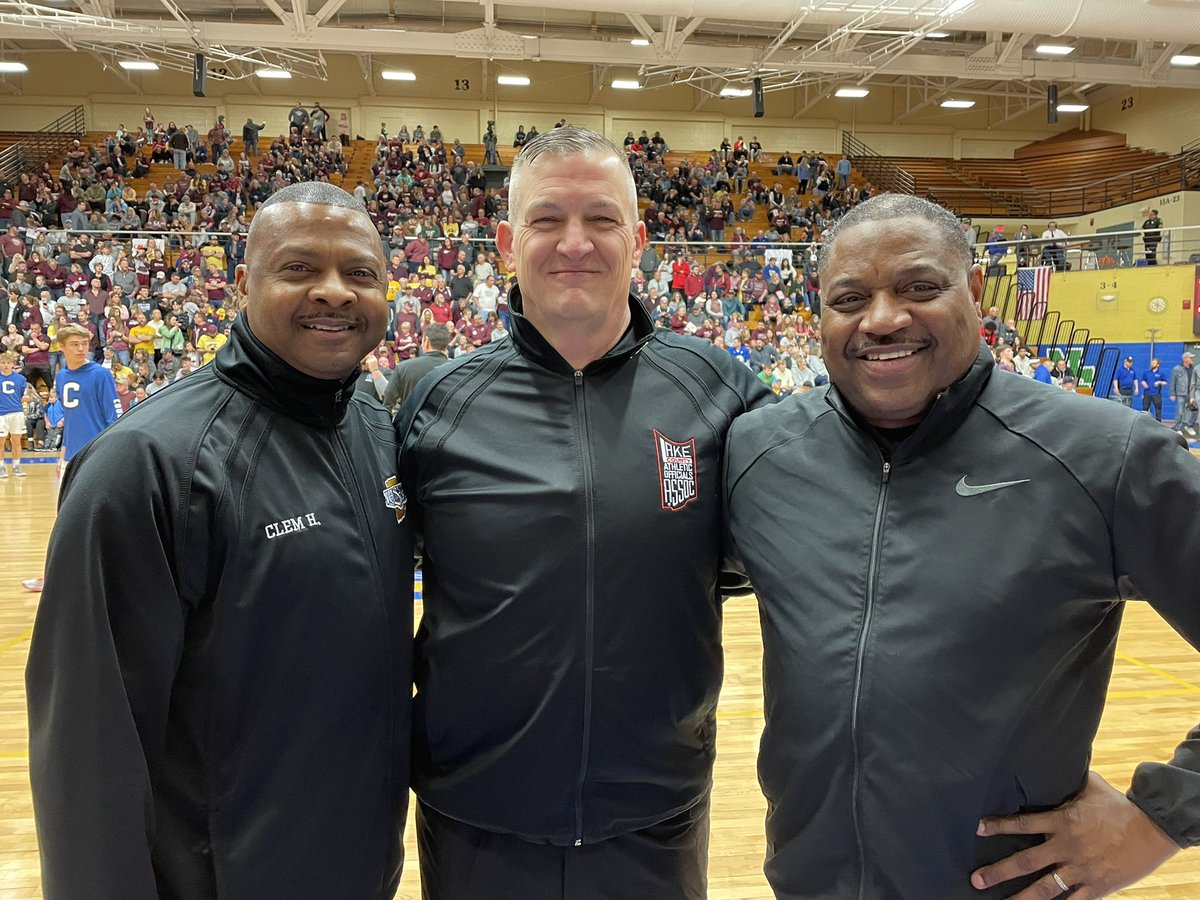 I had a great time watching Elkhart host the boys semi state friendly staff packed house. I got to sit with referee friends and watch some of my referee brothers do an amazing job Danny , Rollie, Christian, Clem ! If you want to be an official I can help you . We need you!