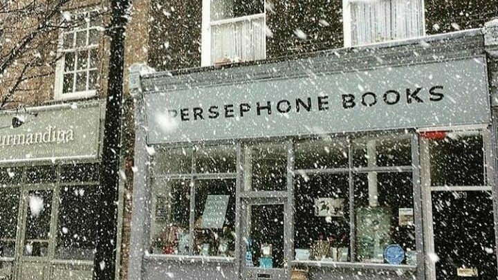 AngelsWhisperr's tweet photo. winter and bookstores https://t.co/Cso8GJ56GV