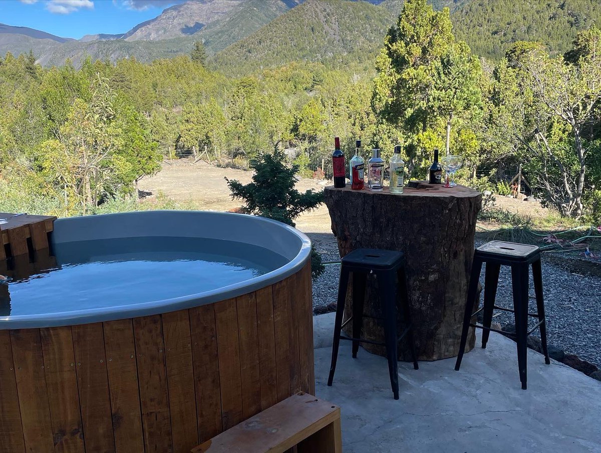 AlIrarrazaval's tweet photo. Un trozo de Raulí, bajado desde la Montaña es ahora #NuestroBar el bar de Montaña en #MiRefugio https://t.co/HjJ4twKBeK