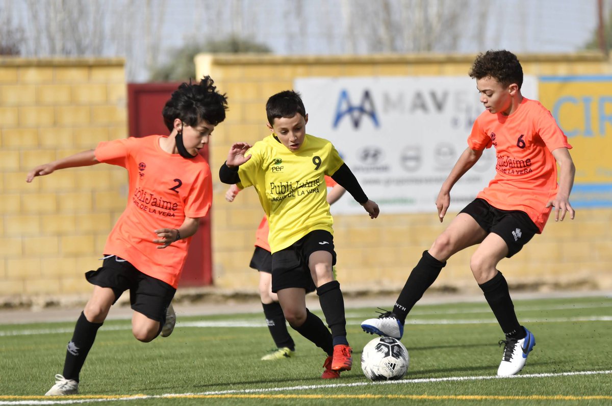FedExFutbol's tweet photo. 📸 Algunas imágenes de 🏆Campeonato de SELECCIONES COMARCALES 🧒Alevín F8 que se está disputando hoy en 📍 Hernán Cortés | 🏟️Gran ambiente de fútbol y enorme talento el de todos los participantes #JugamosEnEquipo https://t.co/fhDqysVBtt