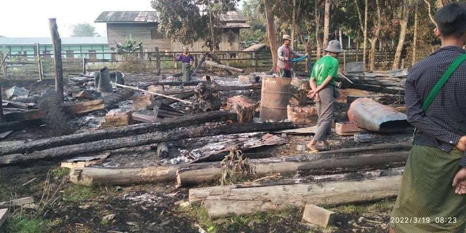 HtetNweWin3's tweet photo. On March 19,Military Council dropped 4 bombs with jet to  KNU-NyaungLayPin District Brigade 3 area. No casualties were reported, but houses were damaged. #2022Mar20Coup  #US_SanctionMOGE  #WhatsHappeningInMyanmar https://t.co/e0KyKeUXQu