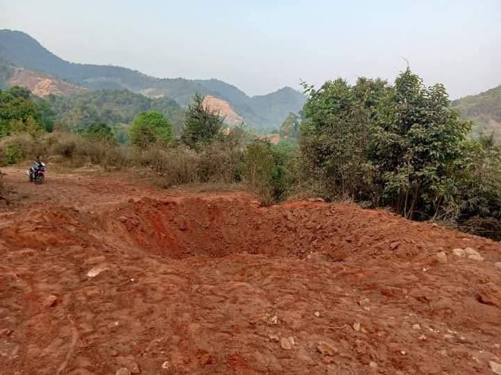 HtetNweWin3's tweet photo. On March 19,Military Council dropped 4 bombs with jet to  KNU-NyaungLayPin District Brigade 3 area. No casualties were reported, but houses were damaged. #2022Mar20Coup  #US_SanctionMOGE  #WhatsHappeningInMyanmar https://t.co/e0KyKeUXQu