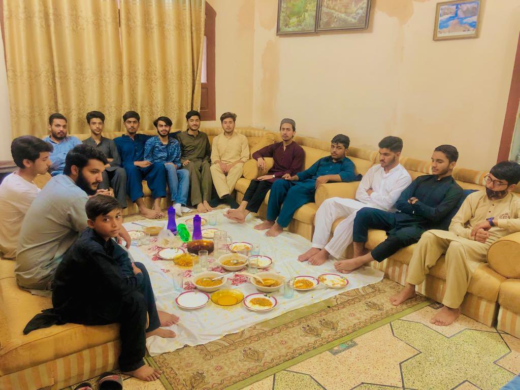 GujratJamiat's tweet photo. اسلامی جمعیت طلبہ مرغزار یونٹ کے زیراہتمام استقبالِ رمضان کے حوالے سے درسِ قرآن کا انعقاد کیا گیا جس میں ناظم علاقہ شمالی عبیداللہ نے شرکت کی اور درس قرآن دیا
#گجرات_جمعیت https://t.co/1eEppwKKrt