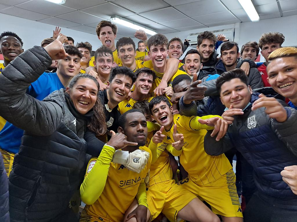 Y así lo han celebrado, nada más llegar al vestuario!! Gran partido, chavales!! 🙌