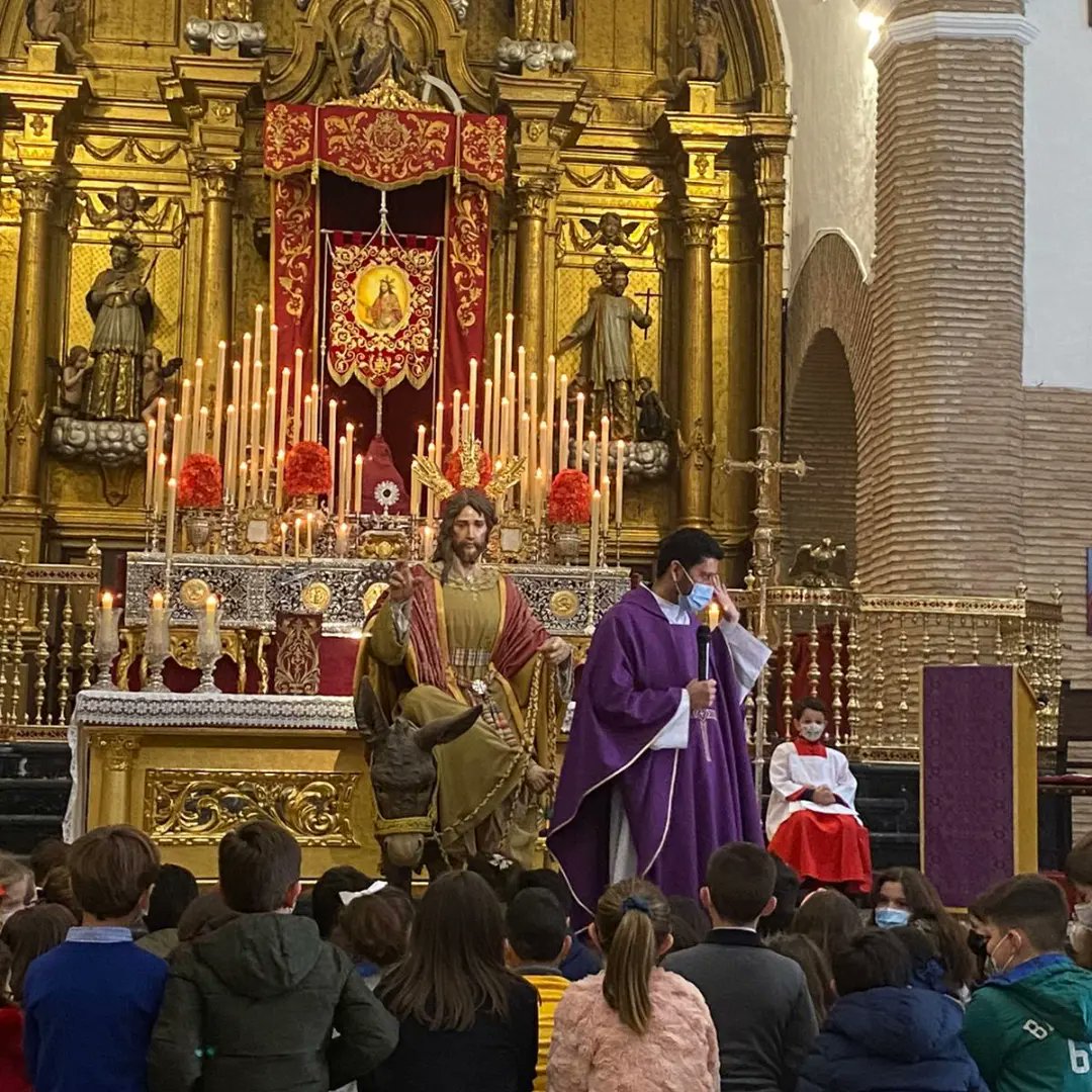 "Dejad que los niños se acerquen a mi.." MC 10,13-16

En la Función Principal de hoy, los niños se han acercado a nuestro Titular para escuchar la homilía de Nuestro Párroco. 

Quedan 21 días para el Domingo de Ramos.