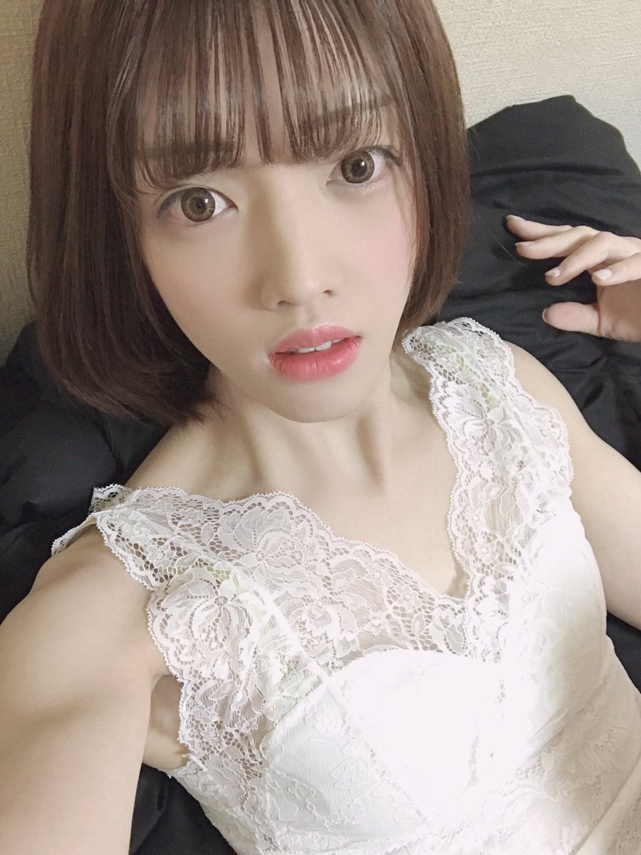 みなと@電車酔いの人 on X: 久しぶりの自撮り。 次の出勤は22日14:00〜20:00だよだよ😌  前の出勤から結構開くし、しばらく東京行ってないから緊張しまくりで行きの電車で気持ち悪くなりそうだけど頑張って乗り越える。  東京人多くてドキドキなの。横浜もまあ人いっぱい ...