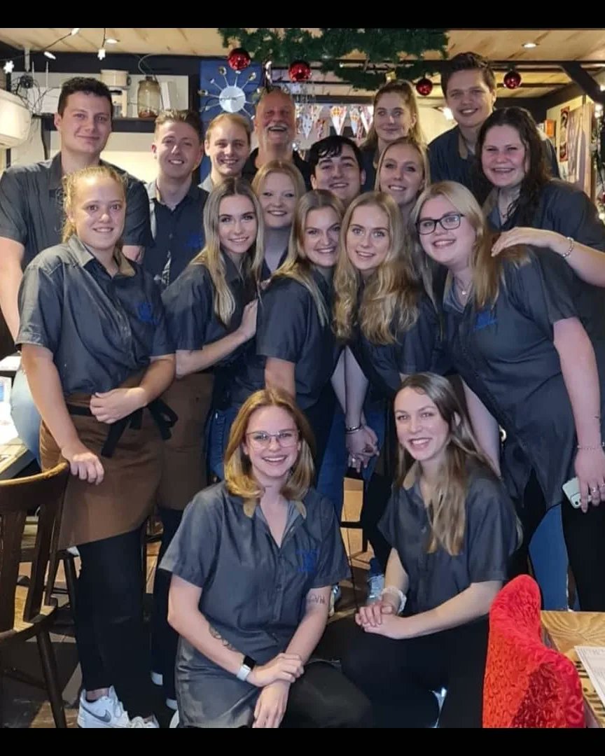 Wat doe jij vanmiddag?
Lekker formule 1 kijken of toch de klassieker of buiten een wandeling? 
Maar wat doe je erna? Bestel je lekker eten via onze website op ouwedorp.nl of kom je lekker langs bij ons in het restaurant en reserveer je een tafel. #waddinxveen