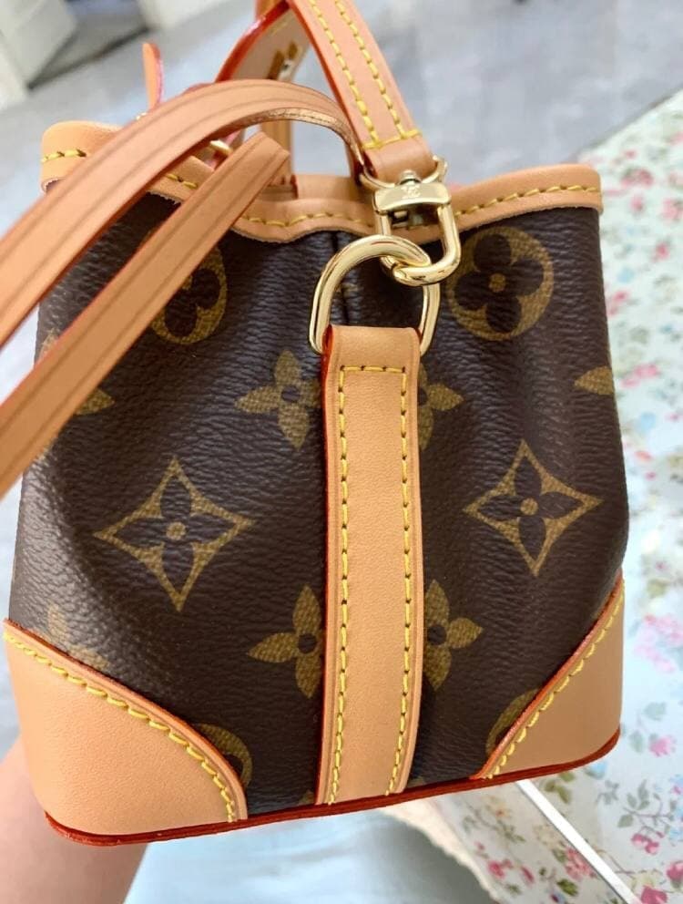 Laceyyy93's tweet photo. Welcome my new partner❤️❤️❤️
(The more money you spend, the more money you make😘)

#louisvuitton #louisvuittonbag #louisvuittonaddict #louisvuittonhandbag
#luxury #luxurylifestyle #luxurylife #luxurygirl #luxurygoods https://t.co/XnSwofHMi2