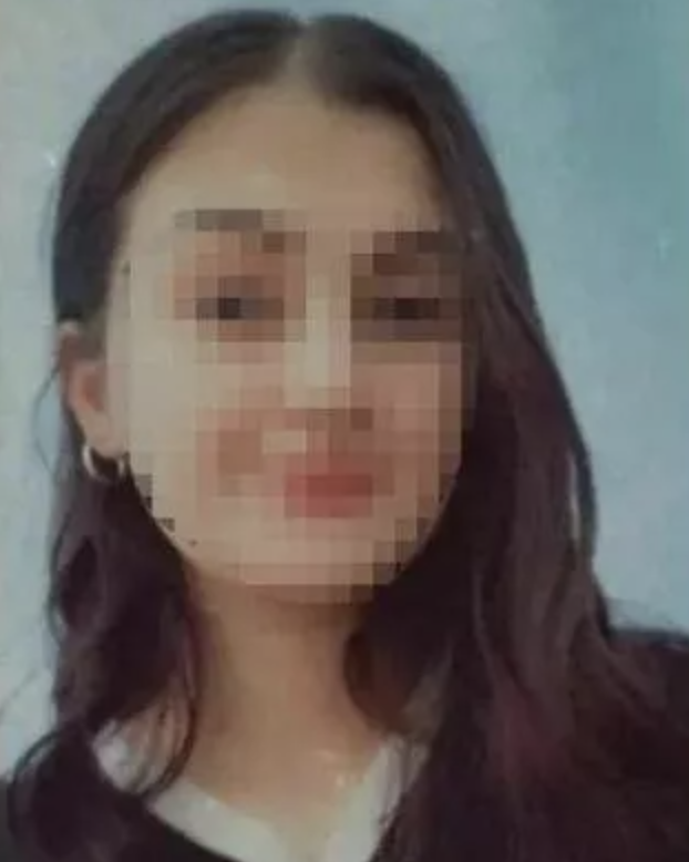 gundemedairhs's tweet image. Artık söylenecek söz kalmadı. Yorumsuz veriyoruz. 🤐

Konya Altınekin'de, 17 yaşındaki G.K., kurs dönüşü başıboş köpeklerin üzerine doğru geldiğini görünce korkarak fenalaştı. Genç kız, olay yerine gelen 112 Acil Sağlık ekibinin müdahalesine rağmen kurtarılamadı.