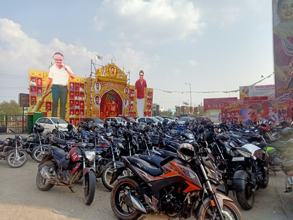 TvlSFC's tweet photo. #EtharkkumThunindhavan Success Celebration @RamCinemas . We presented a Memento, Cake 🍰 cutting and helping with the installing of #KavalanSos App during interval. 
#ET running with packed house.

@Suriya_offl 
@pandiraj_dir 
@rajsekarpandian 
@SuriyaFansClub 
@SuriyaFansTeam https://t.co/2swXrJJYNY