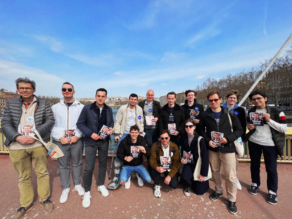 lterrenes's tweet photo. La mobilisation continue pour défendre le projet d’@EmmanuelMacron !

Au marché Saint Antoine, à Lyon, et partout dans la Métropole, la majorité présidentielle est la force politique la plus présente sur le terrain pour échanger @avecvous. 🚀

#69H #Macron2022 https://t.co/xk2h0GAfb4