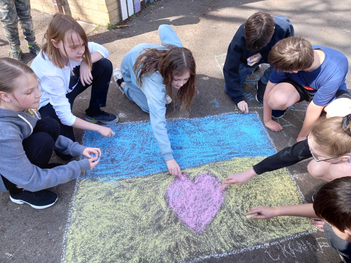 ValePrimarySch's tweet photo. Thoughts of the children and people of Ukraine are very much in the thoughts of our Y6 here at The Vale Primary school - this is an example of some of the lunchtime playground art created by a group of our Y6. #globalcommunitymatters #becaring #bereflective #inspiringall https://t.co/f9QocqPj6y
