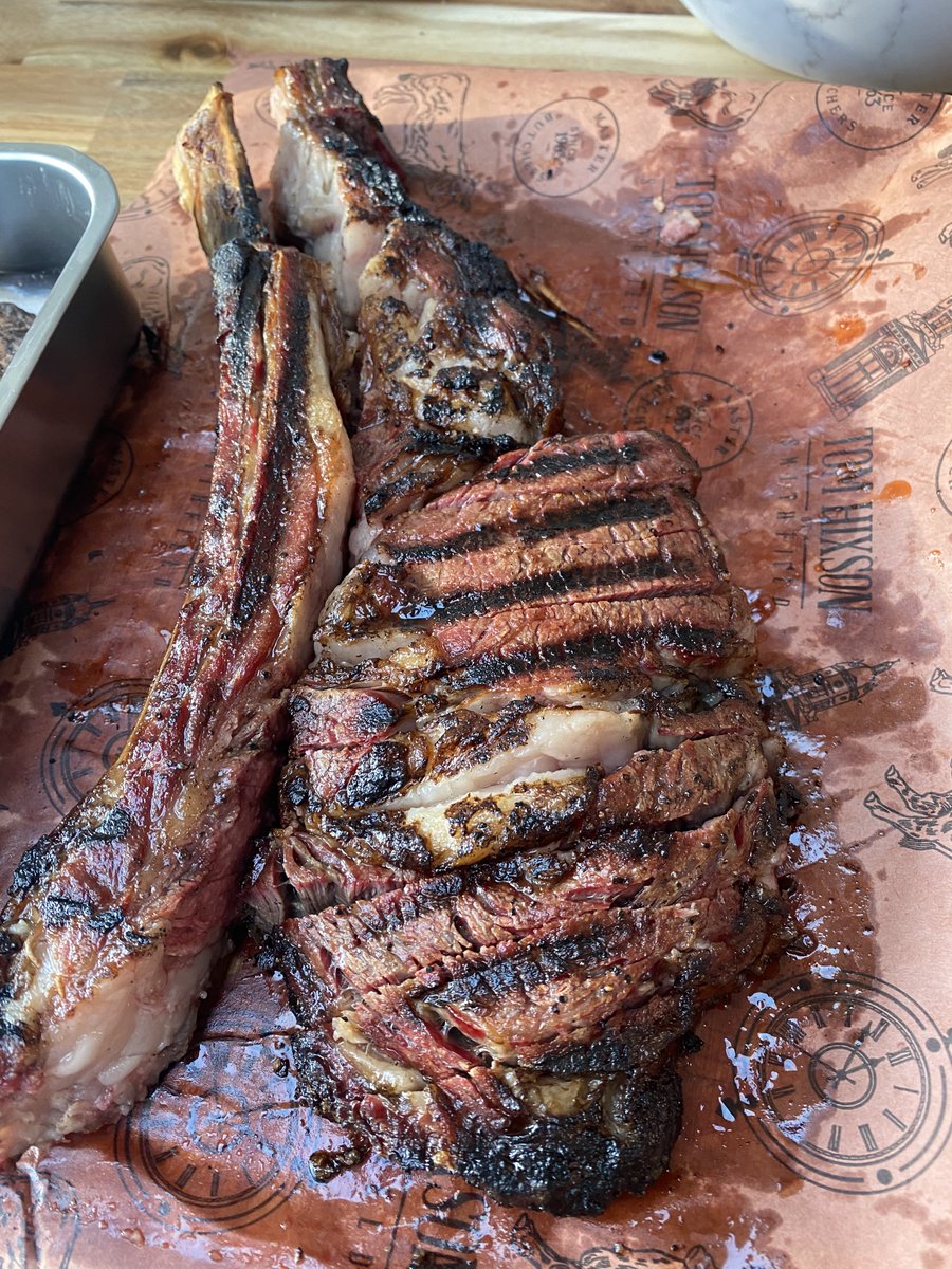 Tomahawk ribeye from @Wdale_WagyuLtd done reverse sear over charcoal and oak. @hixsonmeatldn butcher paper. This steak was amazing, try get your hands one one if you can 😅