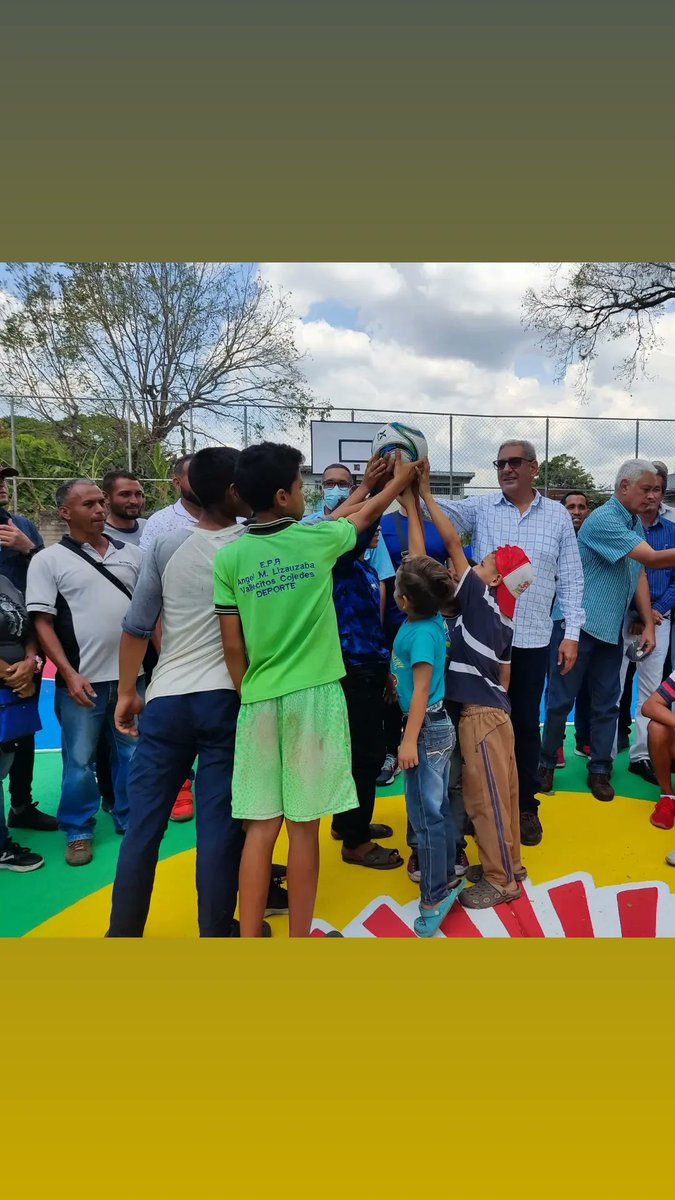 FERNANDO_FEO's tweet photo. #19Mar reinauguramos la cancha de vallecito,la cual fue pintada y se le coloco alumbrado,en un acto con  mucha alegría fue recibida por los deportistas y entrenadores.Rumbo a convertir nuestro municipio en una gran ciudad,lo hacemos con amor con cariño,pasión. #yosoytinaquillo . https://t.co/gMlS0MpWYf