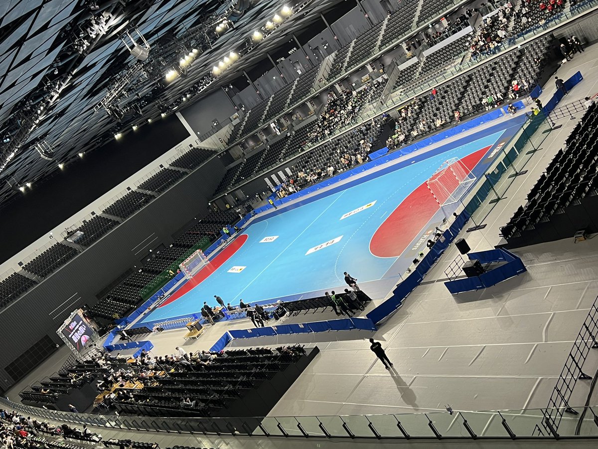 variant226's tweet photo. #JHLプレーオフ に行きました。
選手もチームも知らないけど試合は楽しめました。学生時代に憧れていた先輩が左利きだったので、目に留まったのは左利きの選手でした。

北國銀行の中山佳穂選手とトヨタ車体の渡部仁選手が気になったなぁ〜。
#北國銀行ハニービー 
#トヨタ車体 https://t.co/3e6isrpV26