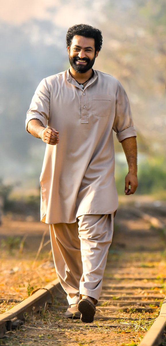 JeevanDhamalar1's tweet photo. #Ramaraju &amp; #Bheem comming to see you in theatre only 5 days💪💪🔥🔥👍👍 https://t.co/Aidm3W1CgA