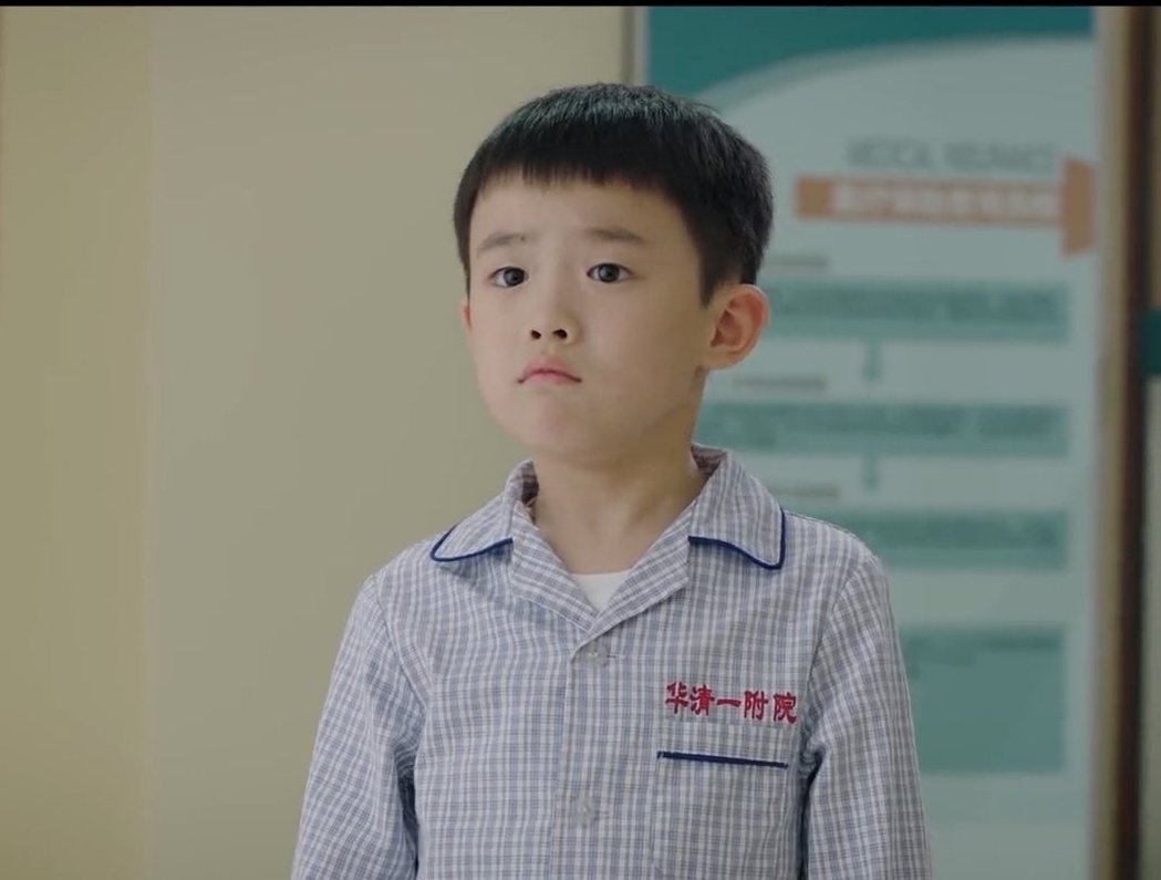 ChenWei AU in which Chen Yu saves a little orphan named Qiuqiu from a crime scene. But the boy was injured and has to be taken to the hospital. 
Chen Yu always visits him whenever he can and soon becomes the boy's father figure.