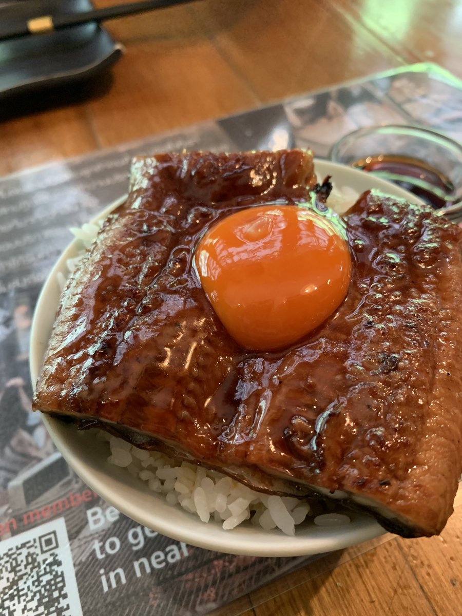 whyyousobibi's tweet photo. Teppen Ekamai — รักด้งร้านนี้ที่สุด แกดูความฉ่ำของปลาไหลนี่สิ🥺 มันปูย่างร้านนี้ก็โอเคเลย ไม่เค็มเกินไป เมนูทานเล่นอย่างมันอย่างมันหวาน(Imo stick) ก็ดีมาก จิ้มซอสงาดำตัดรสเลี่ยนได้ดีเลย นอกจากเอกมัยก็มีสาขาสาทร, เมกะบางนาด้วย

📍สุขุมวิท 61
@Kin24hrs #อร่อยบอกต่อ #อร่อยไปแดก https://t.co/koktS40Yvo