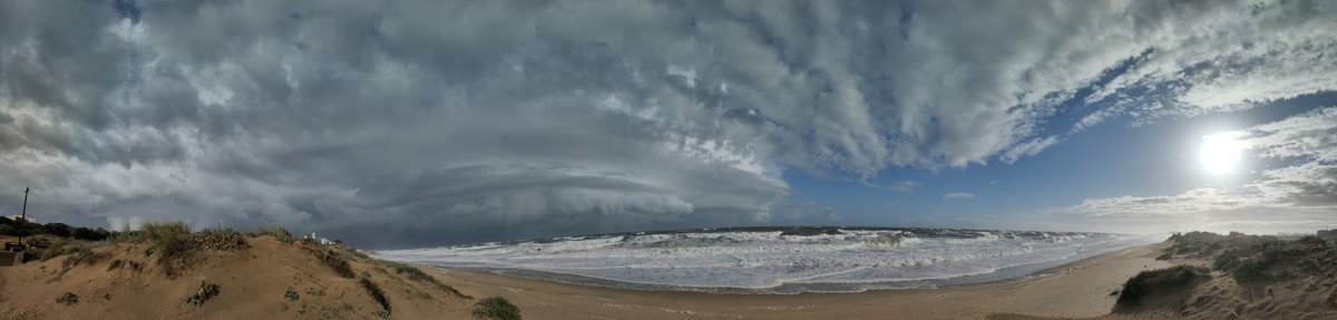 luisfe1989's tweet photo. La belleza de la naturaleza ☀️⛈️
#IslaCristina #playacentral https://t.co/4STykeJyGQ