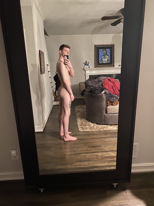 1 pic. Felt cute last night walking upstairs after my shower with my ? https://t.co/Exud0jTsD6