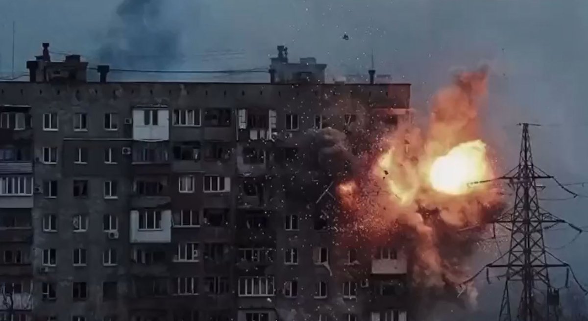 tvanouvelles's tweet photo. L’horreur de la guerre et l’espoir des Ukrainiens, dans une vidéo partagée par Zelensky
https://t.co/9W5yPIypOi https://t.co/2J6hRnCMOg