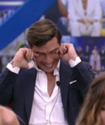 clary160903's tweet photo. Noi ora: 😭😭#basciagoni #basciagonixverissimo https://t.co/XLylIzMYHP
