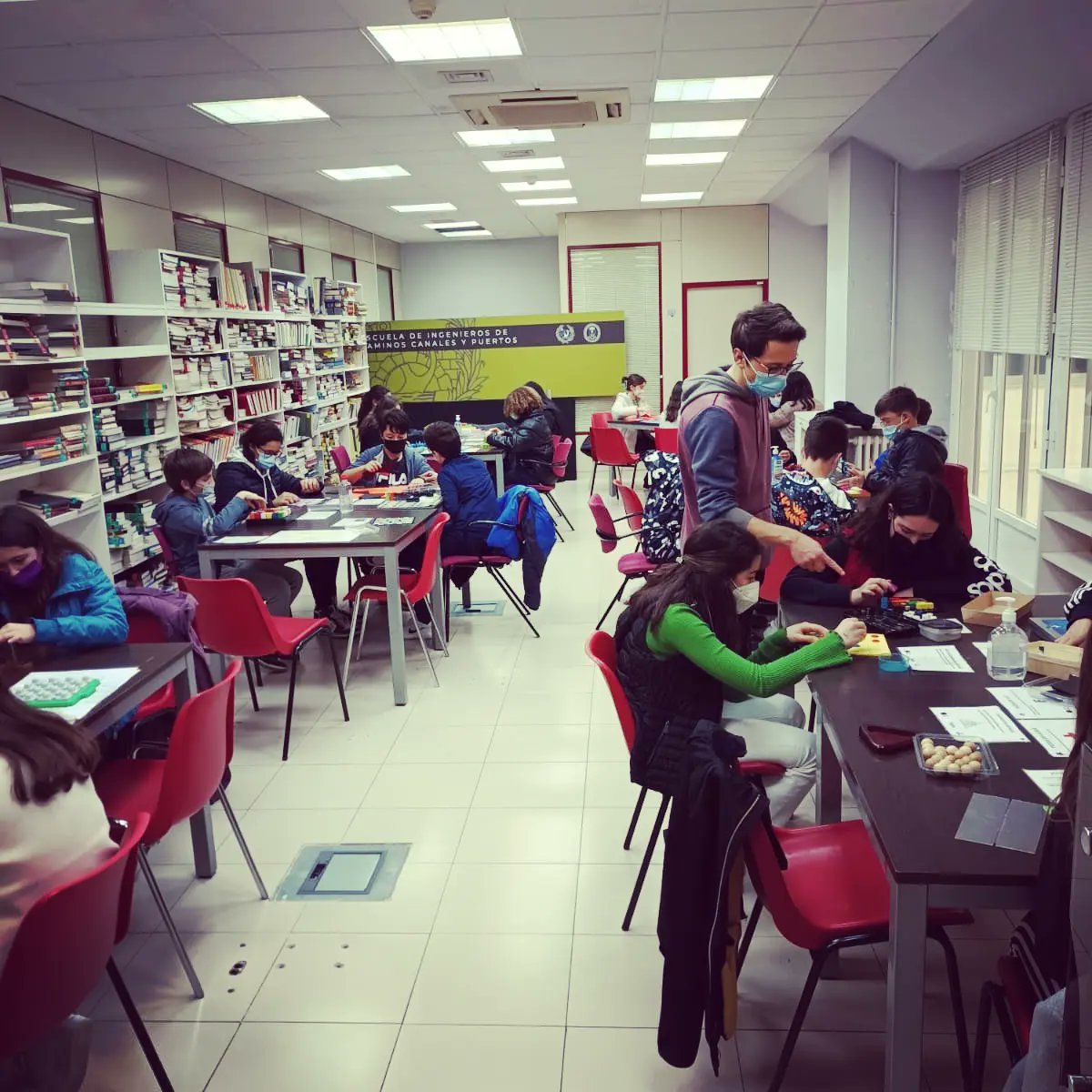 Estos días hemos ido a la ETSI de Caminos Canales y Puertos para comprobar que las matemáticas, a parte de útiles, son muy divertidas. #STEAM #STEMadrid