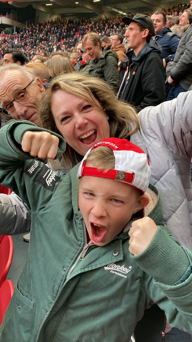 lammie1979's tweet photo. Voelt toch beter dan een simpele 4-0 heerlijk WIJ ZIJN AJAX #ajafey https://t.co/Tk748Tpa5N