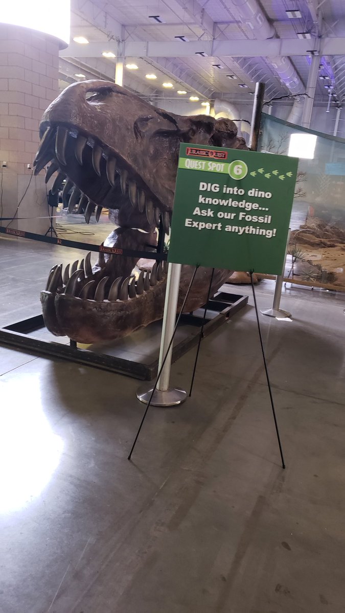 lesley4pete's tweet photo. Now that's a big head! #JurassicQuest https://t.co/fJCOkFUhC2