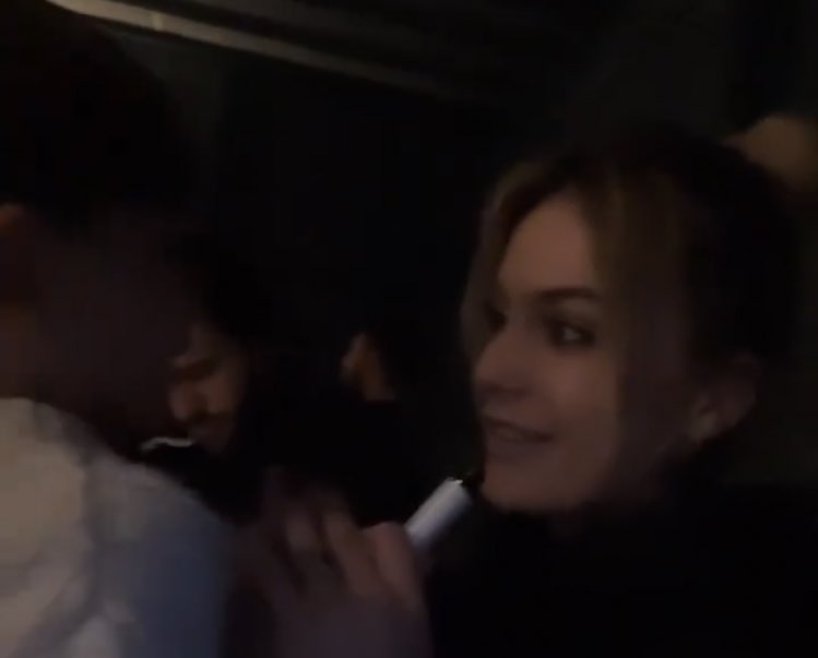 Alessia_g512's tweet photo. Silvia: “so che Sophie ha conosciuto Nico, com’è andata, come è stato?”
Ale: “bha diciamo che mi hanno escluso…” #basciagonixverissimo #basciagoni https://t.co/S533R2VTX2