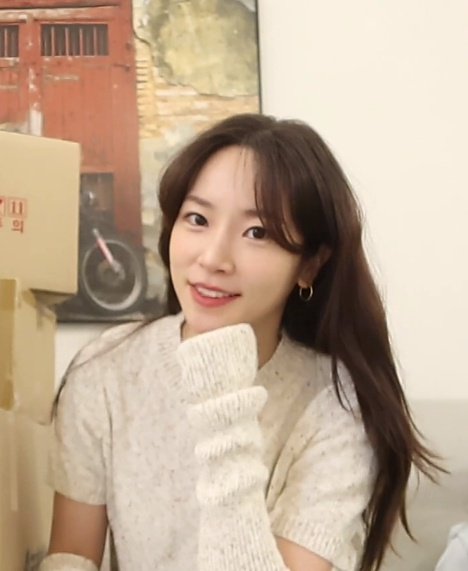 soriarchive's tweet image. new video posted by sori today with english subs ☆ 

youtu.be/ABPRqGQkOIE
#SORI #소리