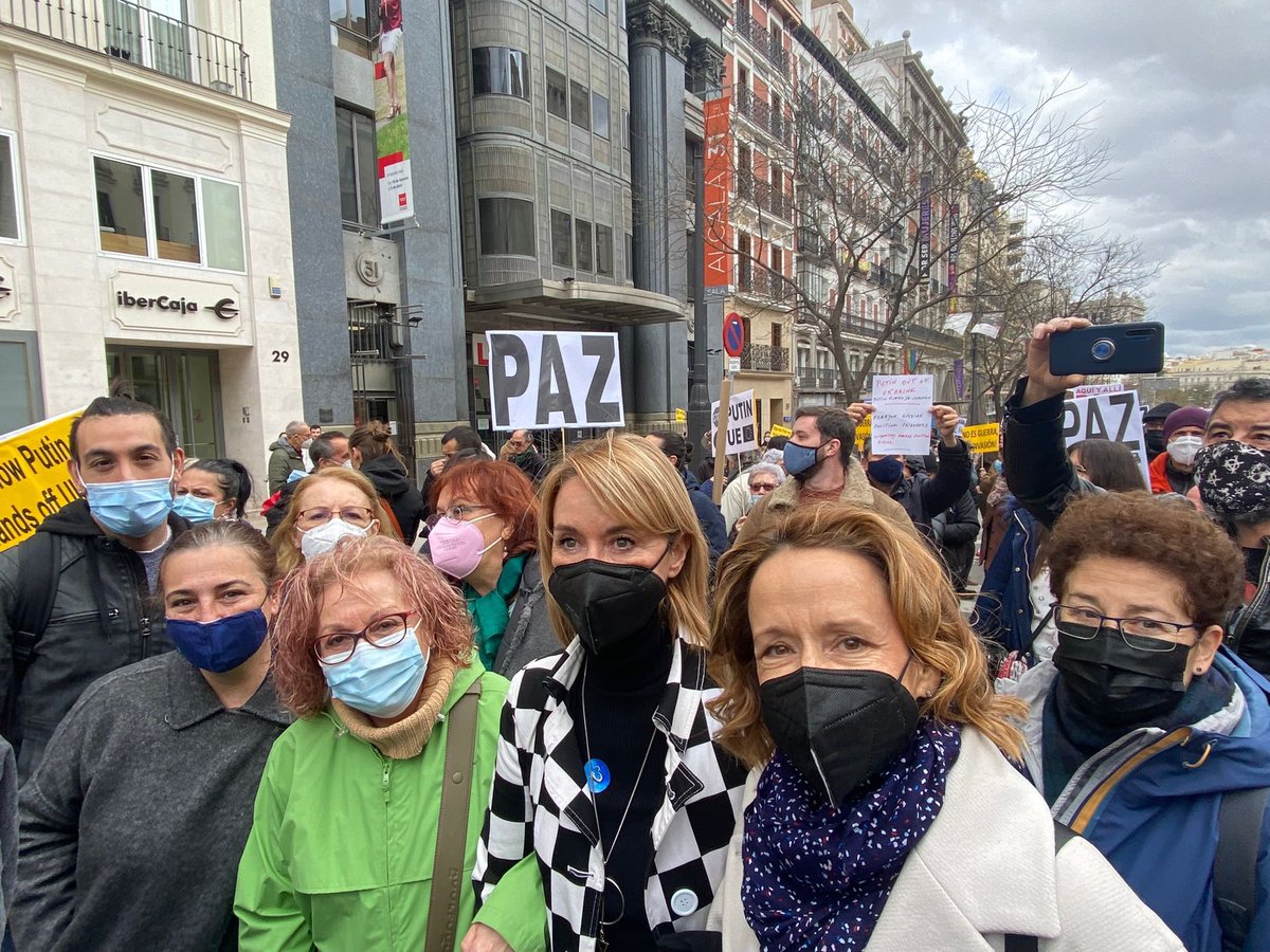 fuente_monica's tweet photo. Hoy nos hemos manifestado en #Madrid contra la guerra de agresión a Ucrania. 

Hemos dicho NO a Putin y a su escalada belicista. Reclamamos el alto el fuego y el fin de la invasión de #Ucrania. 

La Paz, y no la guerra, es y será la única solución. https://t.co/EuCsH7yJmg
